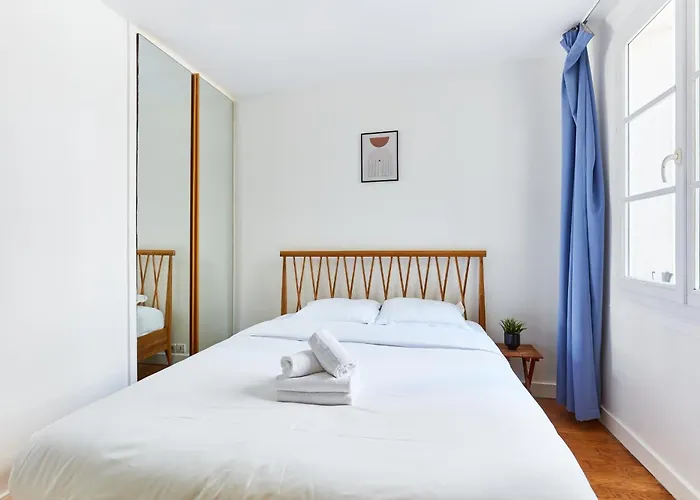 Latin Quarter - 1Br With Balcony - Cityapartmentstay