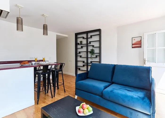 Latin Quarter - 1Br With Balcony - Cityapartmentstay